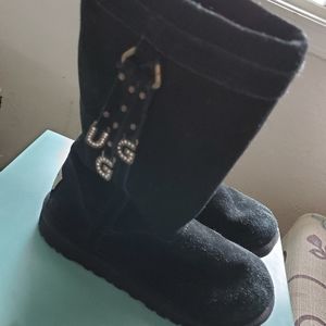 Girls leather uggs
